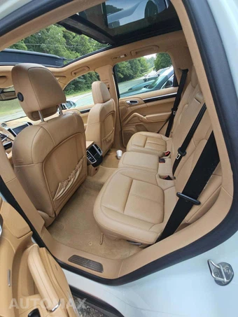 2017 Porsche Cayenne Platinum Edition – miniatura 13