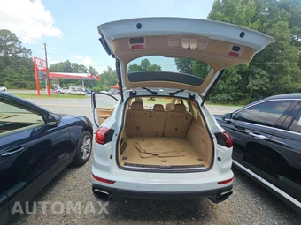 2017 Porsche Cayenne Platinum Edition – miniatura 14