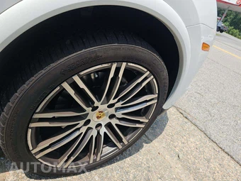 2017 Porsche Cayenne Platinum Edition – miniatura 24