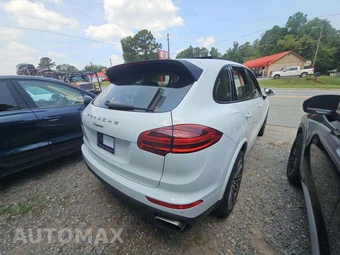2017 Porsche Cayenne Platinum Edition – miniatura 3