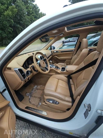 2017 Porsche Cayenne Platinum Edition – miniatura 6