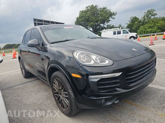2017 Porsche Cayenne Platinum Edition – miniatura 3