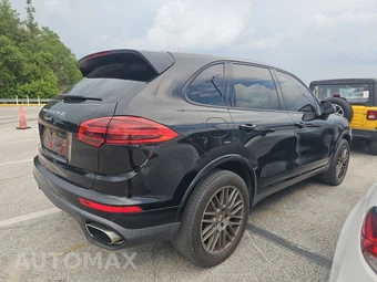 2017 Porsche Cayenne Platinum Edition – miniatura 4