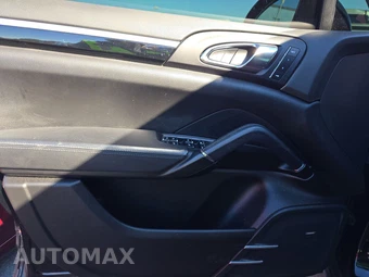 2017 Porsche Cayenne Platinum Edition – miniatura 9