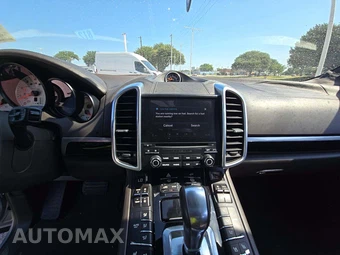 2017 Porsche Cayenne Platinum Edition – miniatura 10