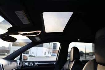2017 Porsche Cayenne Platinum Edition - miniatura 10