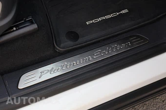 2017 Porsche Cayenne Platinum Edition - miniatura 13