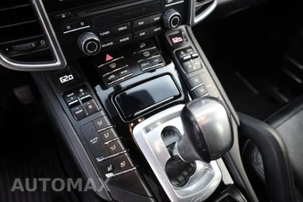 2017 Porsche Cayenne Platinum Edition - miniatura 26