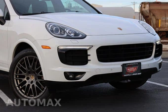 2017 Porsche Cayenne Platinum Edition - miniatura 3