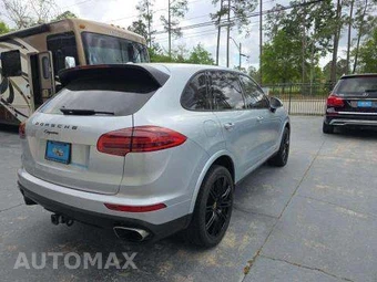 2017 Porsche Cayenne Platinum Edition – miniatura 3