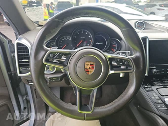 2017 Porsche Cayenne Platinum Edition – miniatura 10