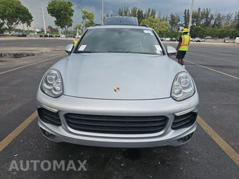 2017 Porsche Cayenne Platinum Edition – miniatura 2
