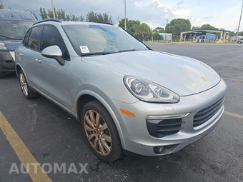 2017 Porsche Cayenne Platinum Edition – miniatura 3