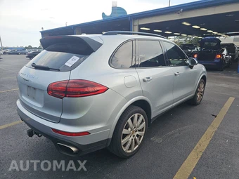 2017 Porsche Cayenne Platinum Edition – miniatura 4