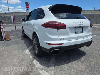 2017 Porsche Cayenne Platinum Edition – miniatura 2