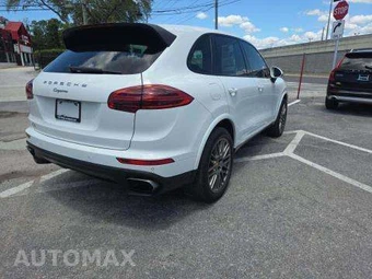 2017 Porsche Cayenne Platinum Edition – miniatura 3