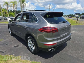 2017 Porsche Cayenne – miniatura 2