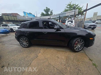 2017 Porsche Macan Turbo - miniatura 4