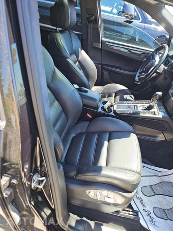 2017 Porsche Macan Turbo - miniatura 17