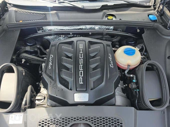 2017 Porsche Macan Turbo – miniatura 23