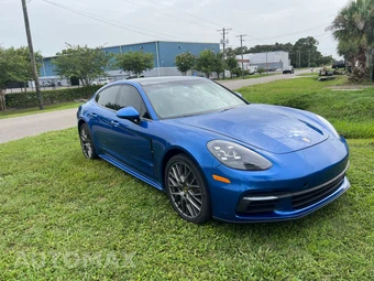 2017 Porsche Panamera 4 - miniatura 3