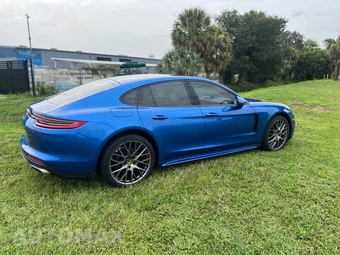 2017 Porsche Panamera 4 - miniatura 4