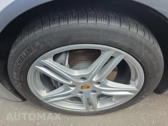 2017 Porsche Panamera 4 – miniatura 19