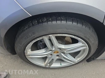 2017 Porsche Panamera 4 – miniatura 21