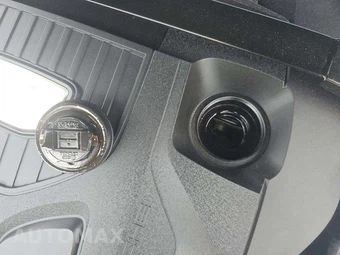 2017 Porsche Panamera 4 – miniatura 25