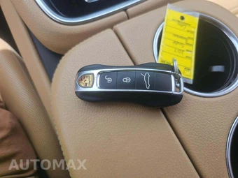 2017 Porsche Panamera 4 – miniatura 8