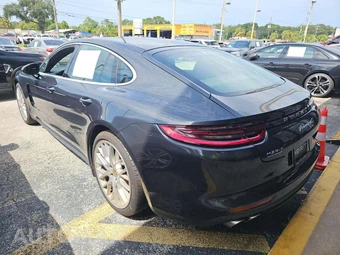 2017 Porsche Panamera 4S - miniatura 2
