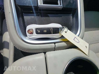 2017 Porsche Panamera 4S – miniatura 8