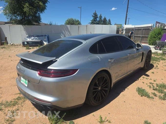 2017 Porsche Panamera 4S – miniatura 3
