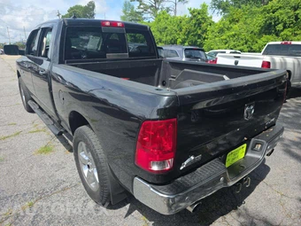 2017 Ram 1500 Big Horn Crew Cab Medium Bed – miniatura 2