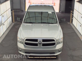 2017 Ram 1500 Express Crew Cab Short Bed - miniatura 2