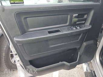 2017 Ram 1500 Express Crew Cab Short Bed - miniatura 9