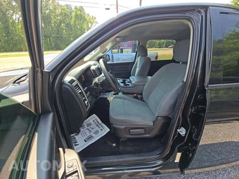 2017 Ram 1500 Express Crew Cab Short Bed – miniatura 6