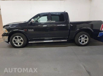 2017 Ram 1500 Laramie Crew Cab Extra Short Bed - miniatura 2
