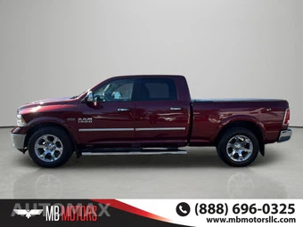 2017 Ram 1500 Laramie Crew Cab Medium Bed - miniatura 2