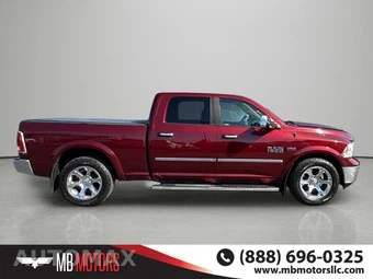2017 Ram 1500 Laramie Crew Cab Medium Bed - miniatura 5