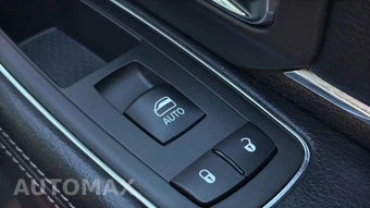 2017 Ram 1500 Laramie Crew Cab Medium Bed - miniatura 8