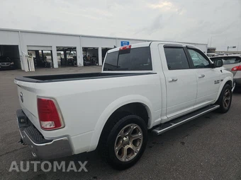 2017 Ram 1500 Laramie Crew Cab Short Bed - miniatura 4
