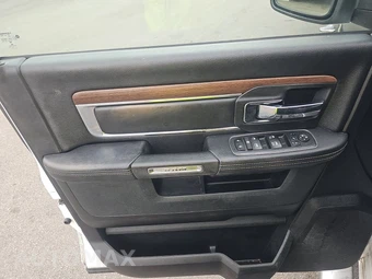 2017 Ram 1500 Laramie Crew Cab Short Bed - miniatura 9