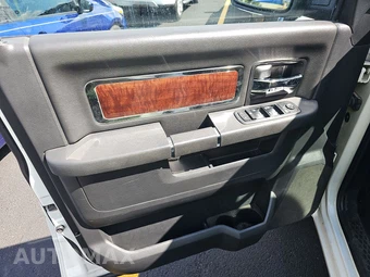 2017 Ram 1500 Laramie Crew Cab Short Bed - miniatura 9
