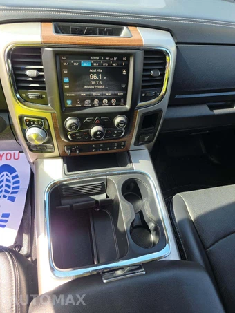 2017 Ram 1500 Laramie Crew Cab Short Bed - miniatura 10