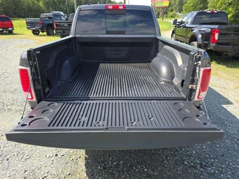 2017 Ram 1500 Laramie Crew Cab Short Bed - miniatura 14