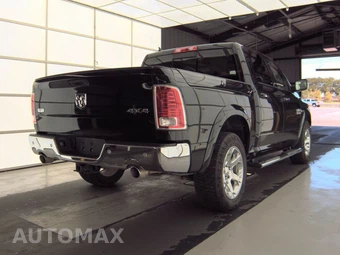2017 Ram 1500 Laramie Crew Cab Short Bed - miniatura 4