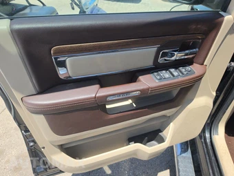 2017 Ram 1500 Laramie Crew Cab Short Bed - miniatura 9