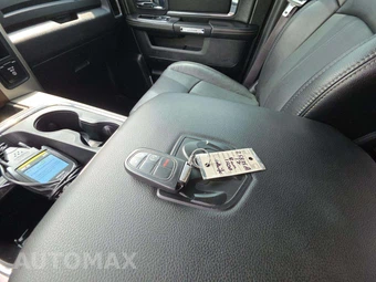 2017 Ram 1500 Laramie Crew Cab Short Bed - miniatura 8