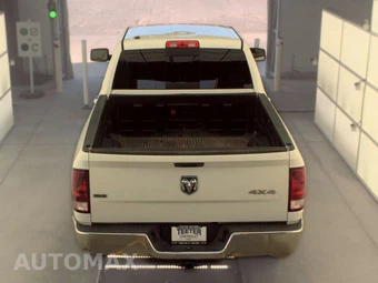2017 Ram 1500 SLT Crew Cab Medium Bed – miniatura 5